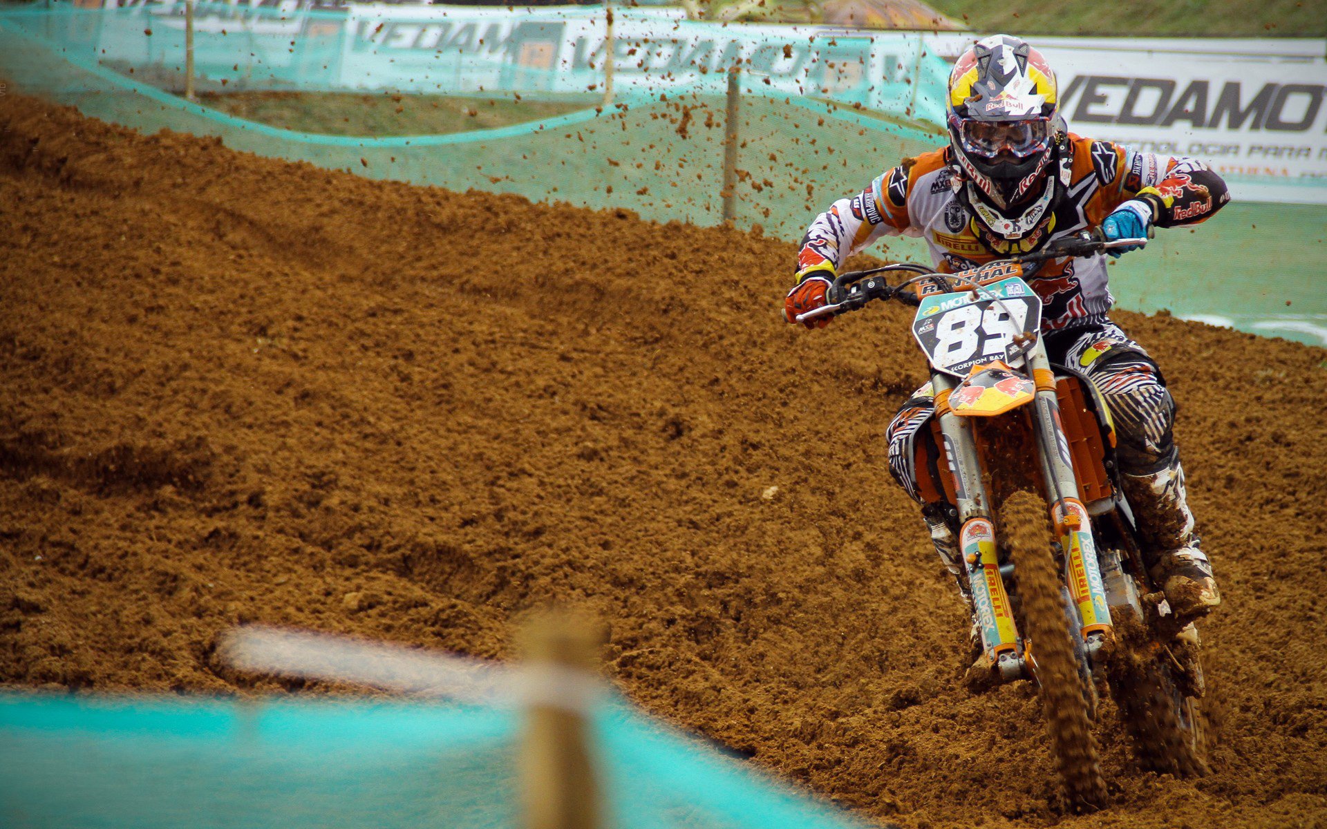 “华金·托比利亚的精准拦截与敏捷反应，带领阿根廷美洲狮队不断突破”