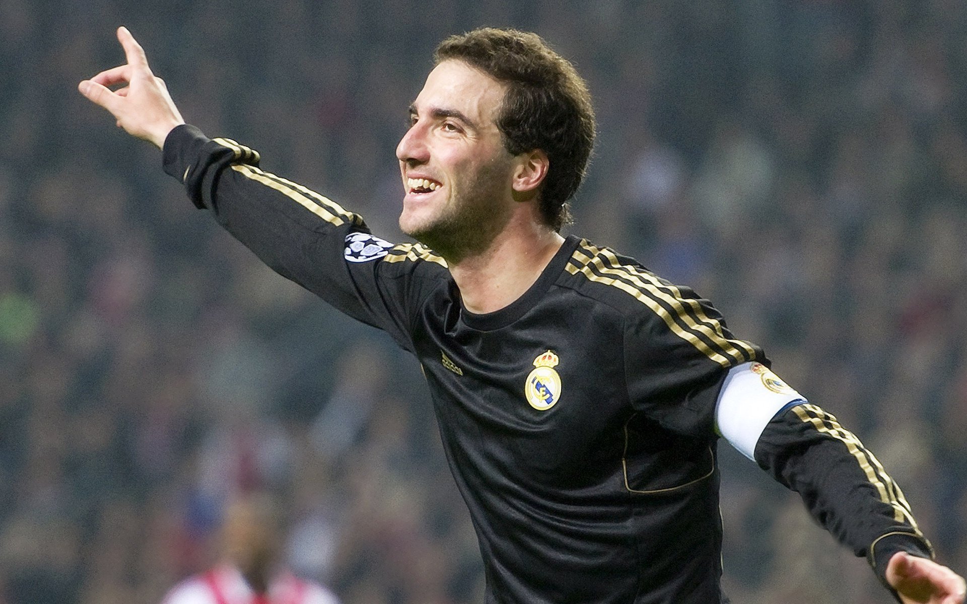 九游游戏中心-专业摄影捕捉高光时刻定格精彩瞬间激发更多观众情绪，好的摄影师捕捉瞬间