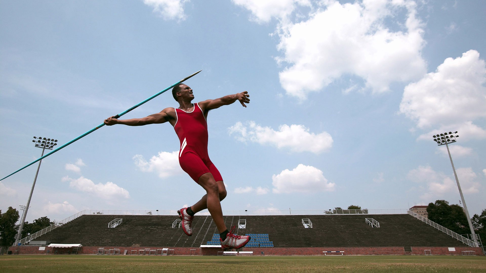 防守反击效率高，稳守中有亮点，防守反击的重点是在